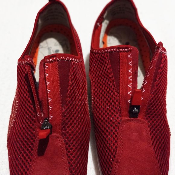 Red Spring Step Racer Shoes - Picture 5 of 10